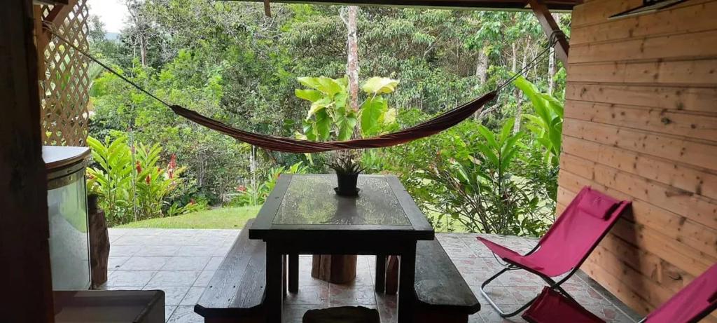 Appartement cosy avec vue sur la montagne à Goyave, Goyave