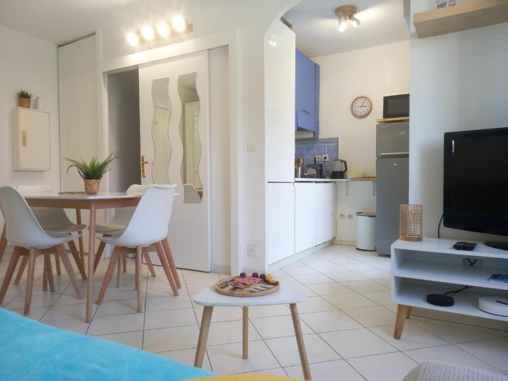 Adorable studio à 200m de la mer , frais , bien équipé et proche des commodités - 4