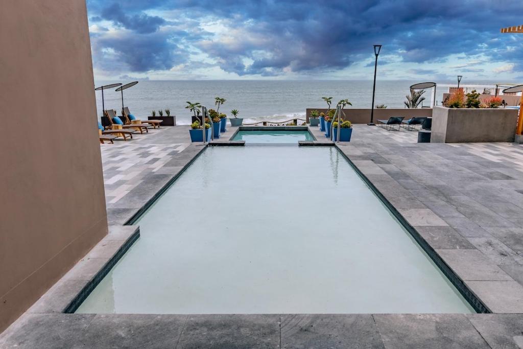 Beachfront Condo with Balcony amazing view, Tijuana