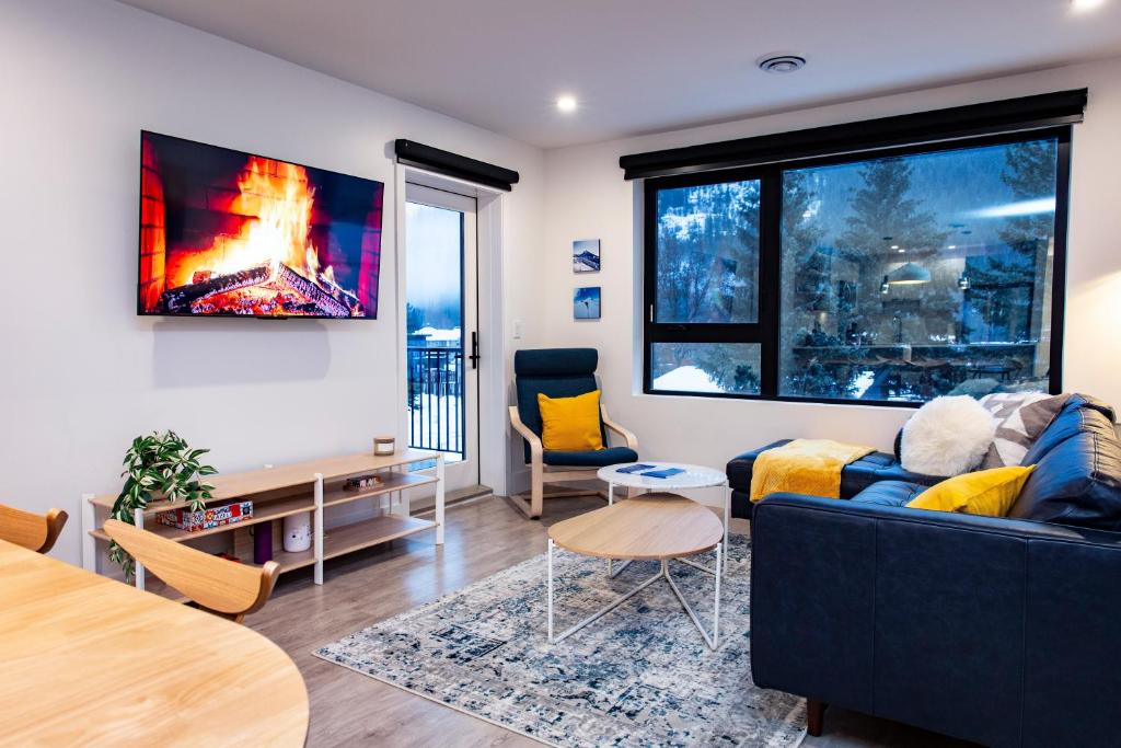 Separate Reality Retreat by Revelstoke Vacations, Revelstoke