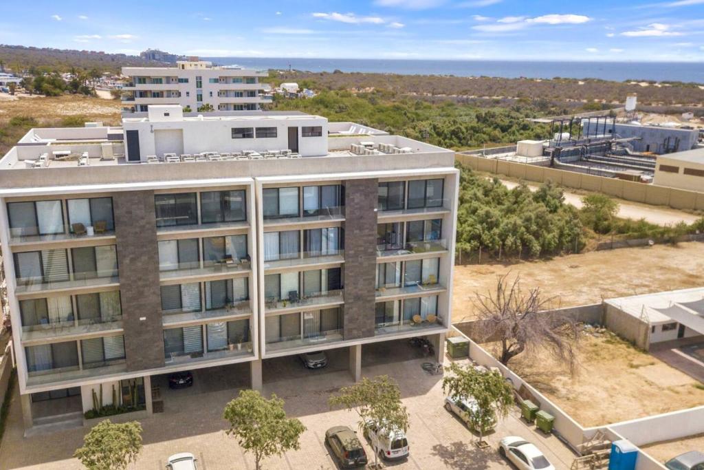 Walk to the beach, great location - 5