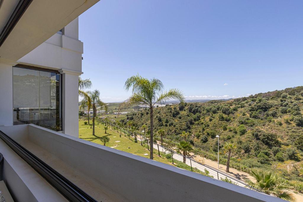 Stylish Estepona Hills Apartment with Lovely Views - 4