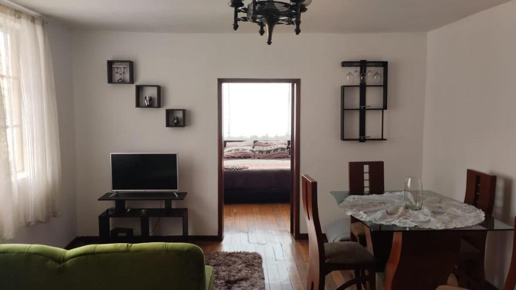 Large apartment in Quito's El Bosque sector - 3