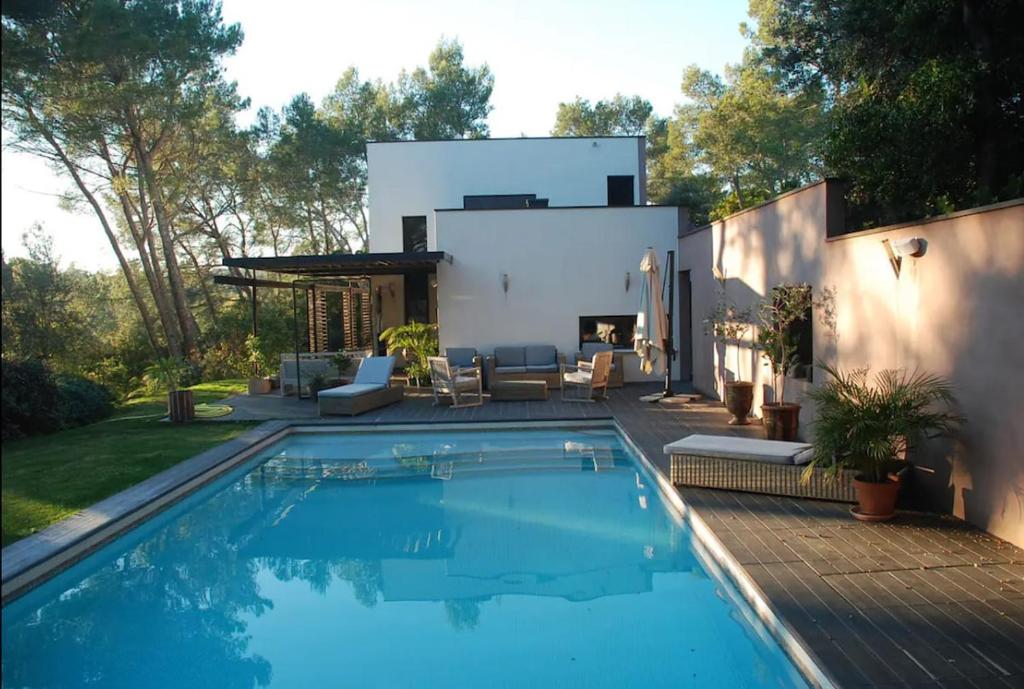 Villa avec piscine et dépendance - 2