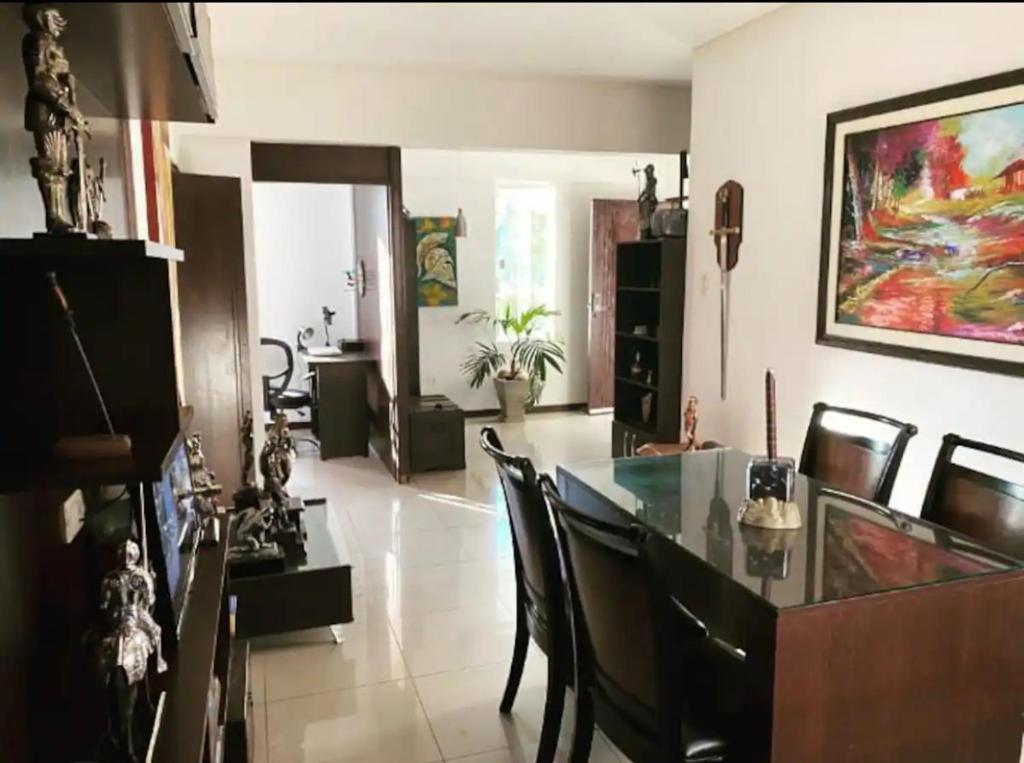 Amplio y cómodo departamento Equipetrol - 1