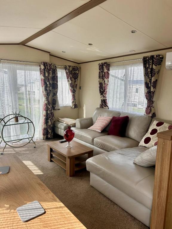 VerbLake 5 Berth Caravan St Osyth Beach Holiday Park, Saint Osyth