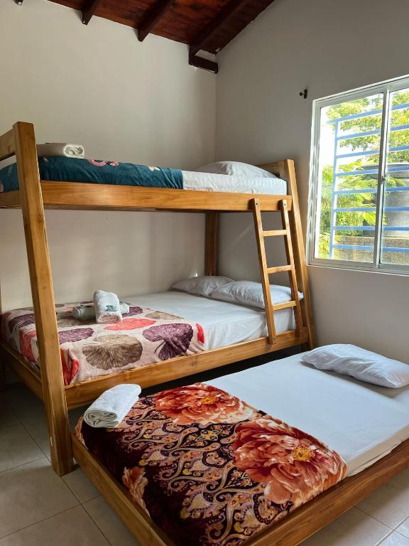 HOSTAL LAS FLORES - 2