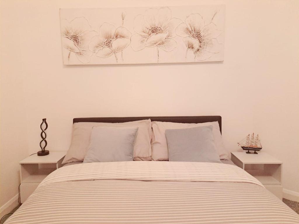 Cozy 2BR Home Leeds Free Parking & Wifi Pets Welcome, Belle Isle