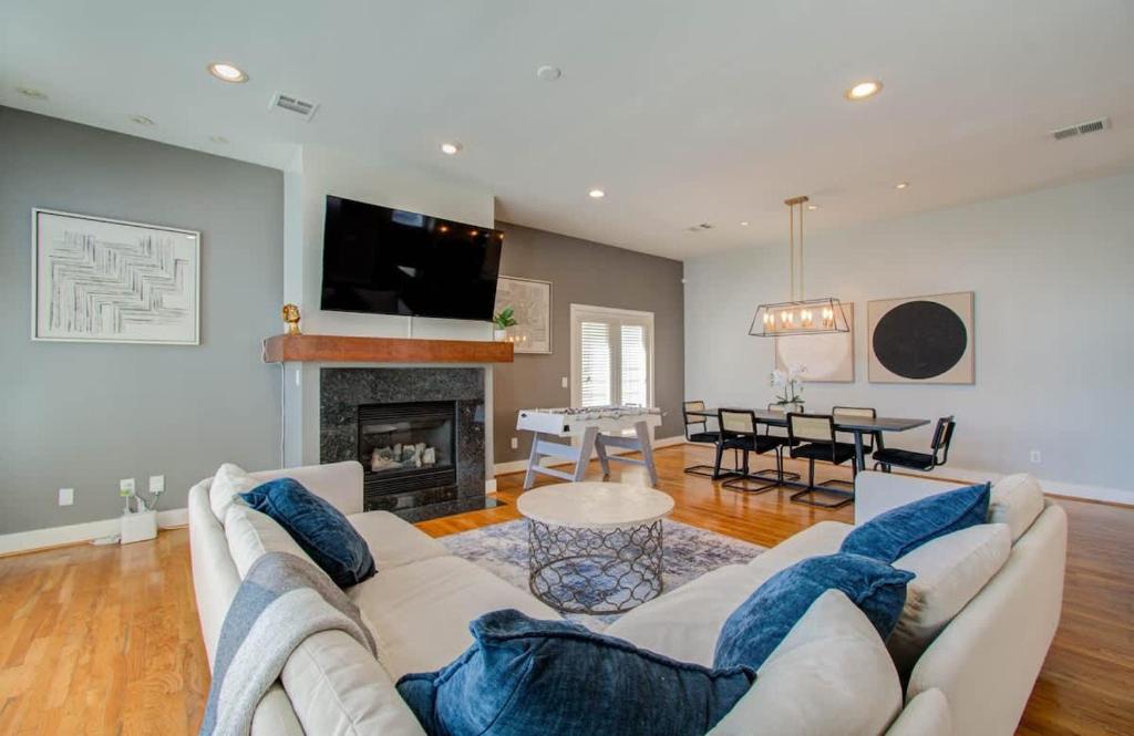 Modern 3B 3BA in Houston Heights with Private Patio, Houston