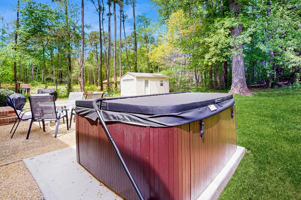 Good Time Charli's, Glenora