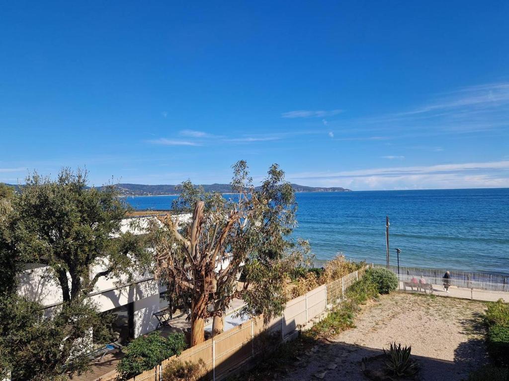 Charmant appartement à Cavalaire-sur-Mer avec terrasse - FR-1-100-354 - 2