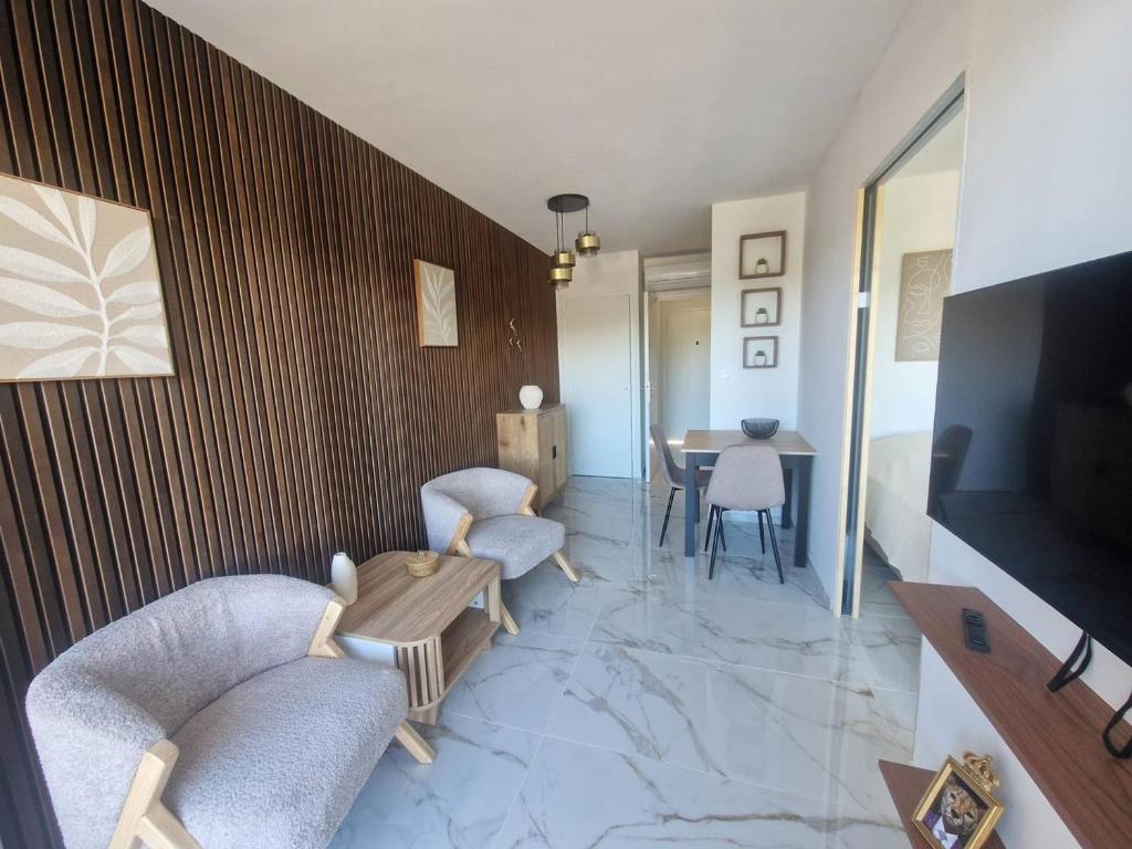 Charmant appartement à Cavalaire-sur-Mer avec terrasse - FR-1-100-354 - 3