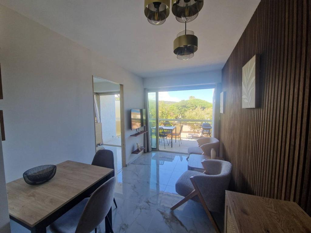 Charmant appartement à Cavalaire-sur-Mer avec terrasse - FR-1-100-354 - 5