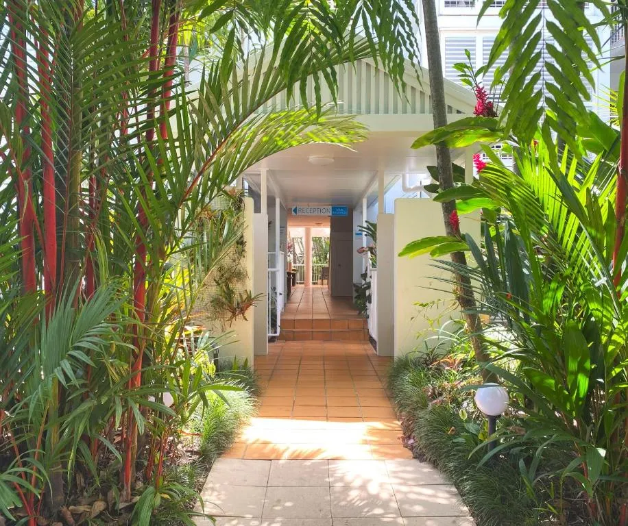 Port Douglas Apartments - Adults Only Oasis，位于道格拉斯港的酒店