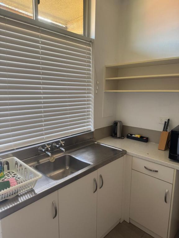 Kitchen, Mountway Holiday Apartments in Perth