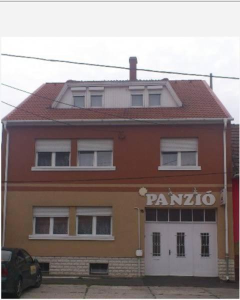 Napsugar Panzio — Hotel in Vac