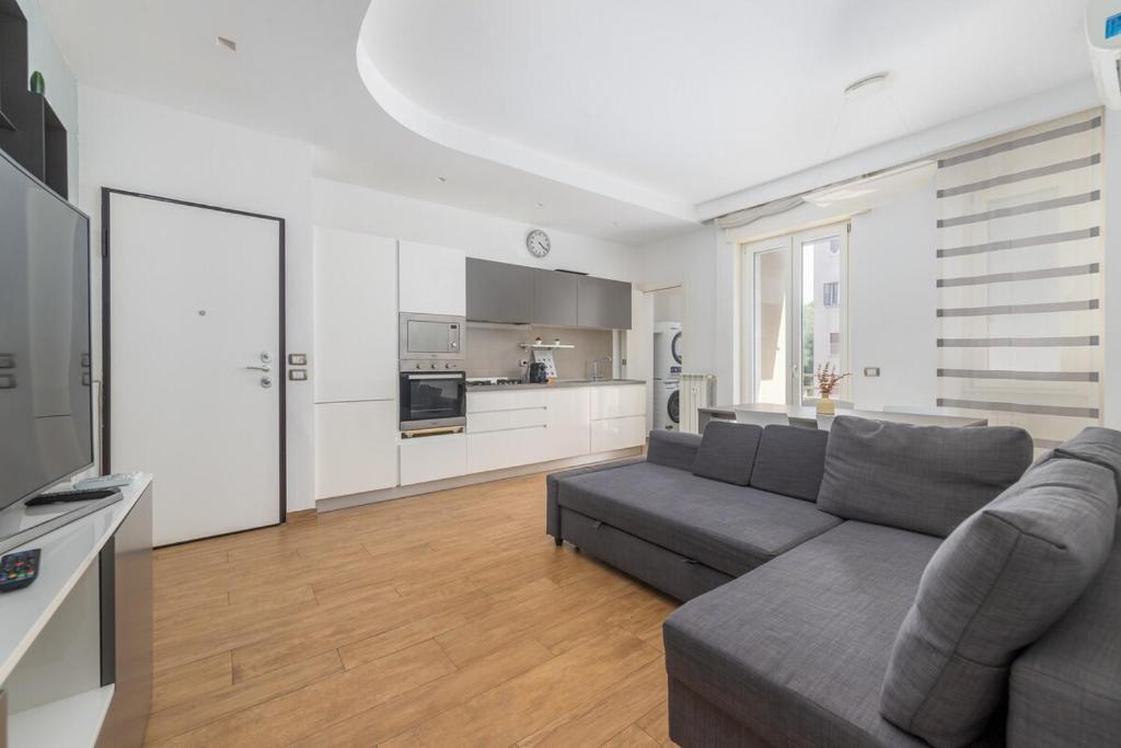 Chic Suite near the center-wifi,comfort,parking - 3