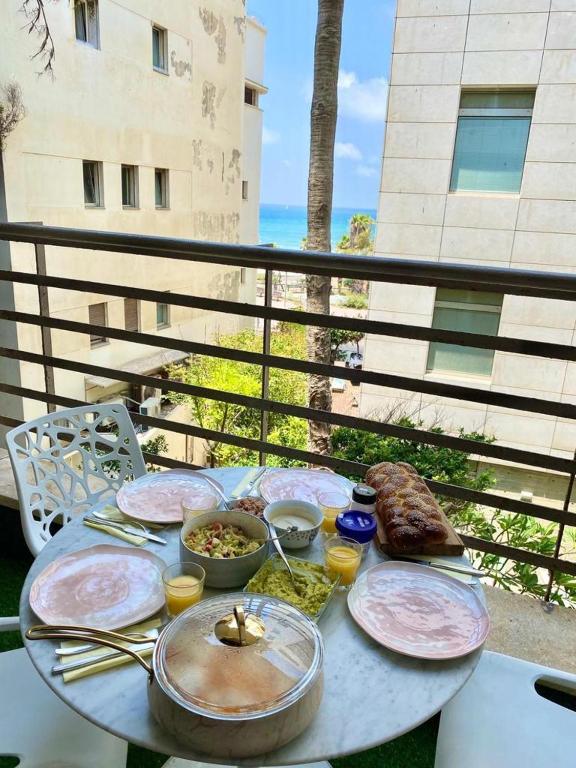 Unique Apartment on the Beach, Tel Aviv