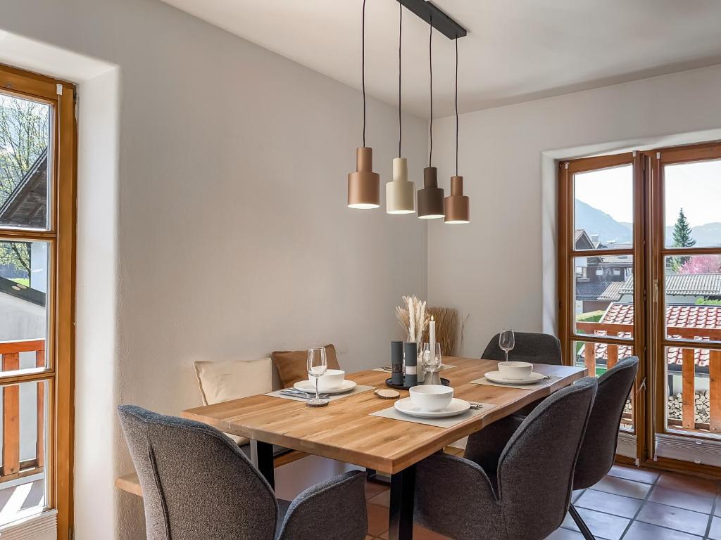 ALPINESTAY #1 - Apartment für 6 - Bergblick, Balkon, Kamin, Kino, Yoga, Parkplatz - 5