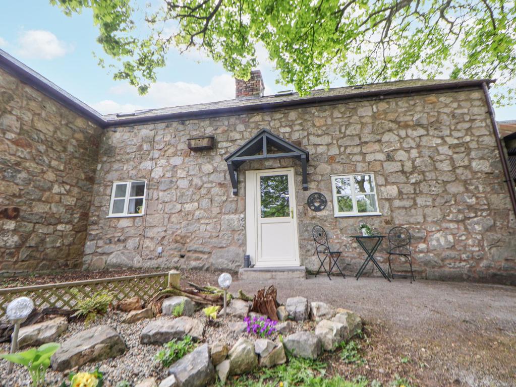 Cuddfan at Swallow Cottage, Mold