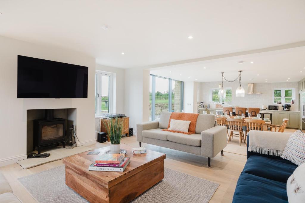 Mulberry Cottage - Stunning 5 Bed in Wiltshire!, Charlton