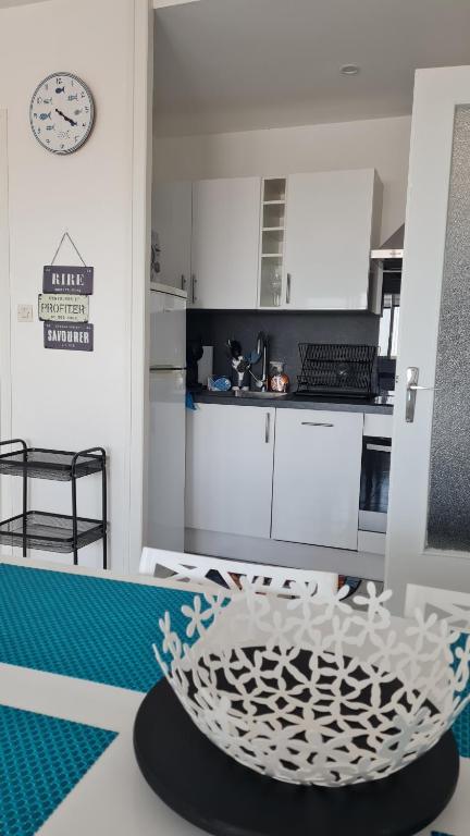 CHARMANT T2 Avec LOGGIA VUE MER - 3
