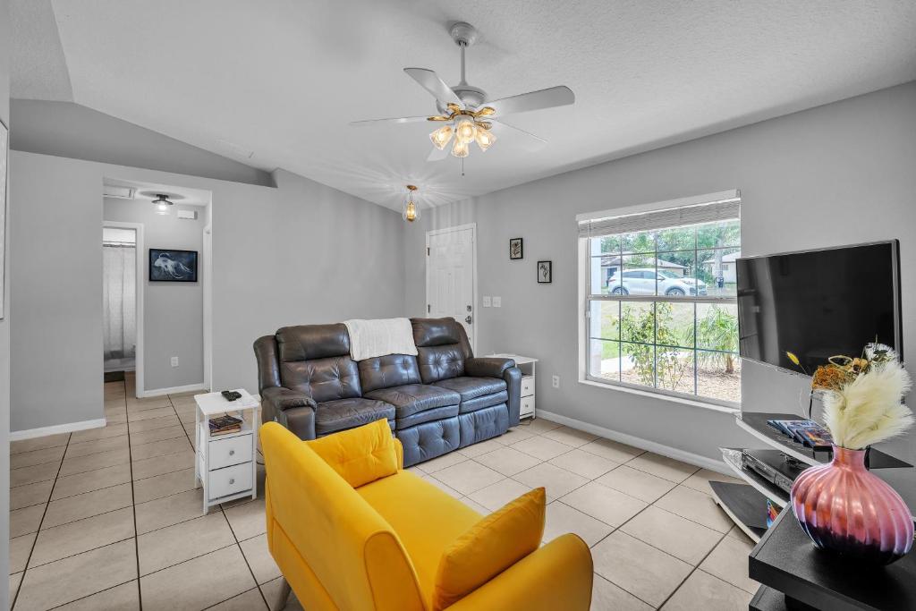 Relax & Recharge in Sunny Inverness home, Inverness