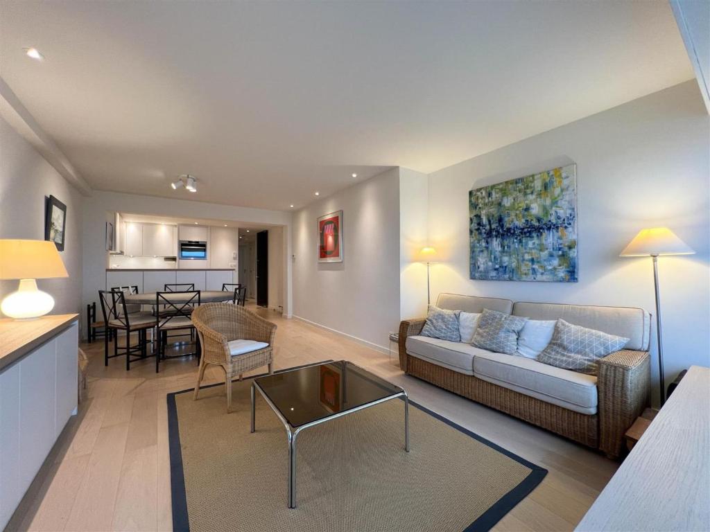 Apartment in Duinbergen with Sea Views, Knokke-Heist