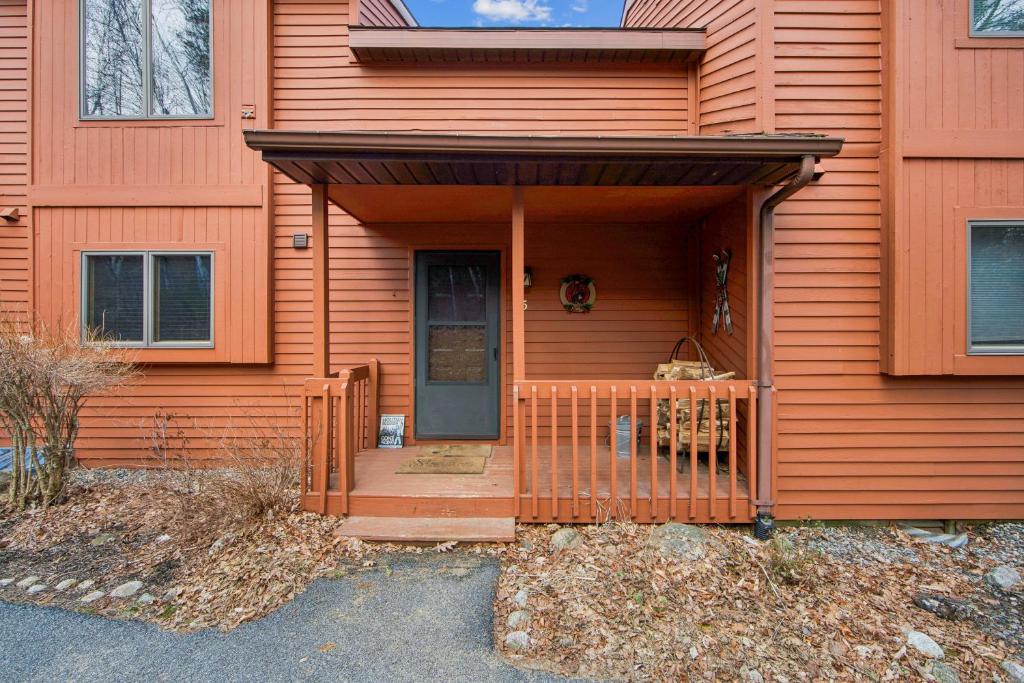 Straight Brook 5D - Adirondack-Style Townhome, North Creek