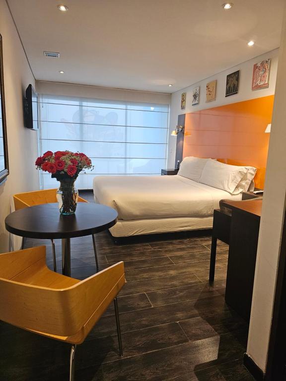 Hotel 104 Art Suites - 5