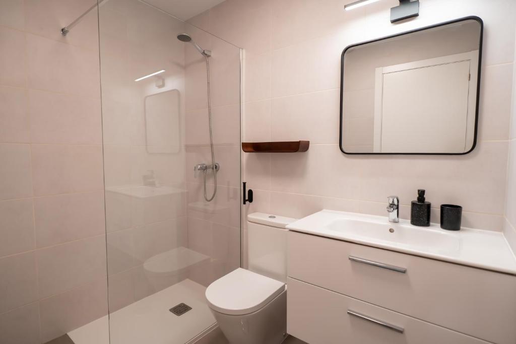 Beautiful 2-bedroom apartment near center and beach - 5