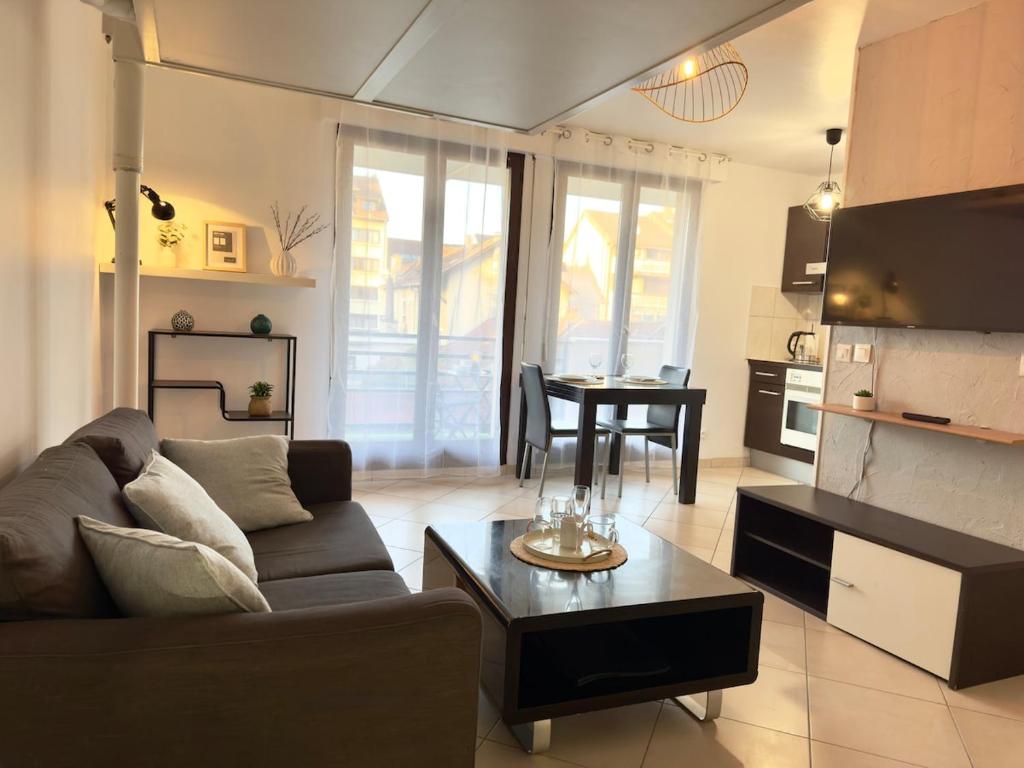 Annecy cozy studio with terrace - 3
