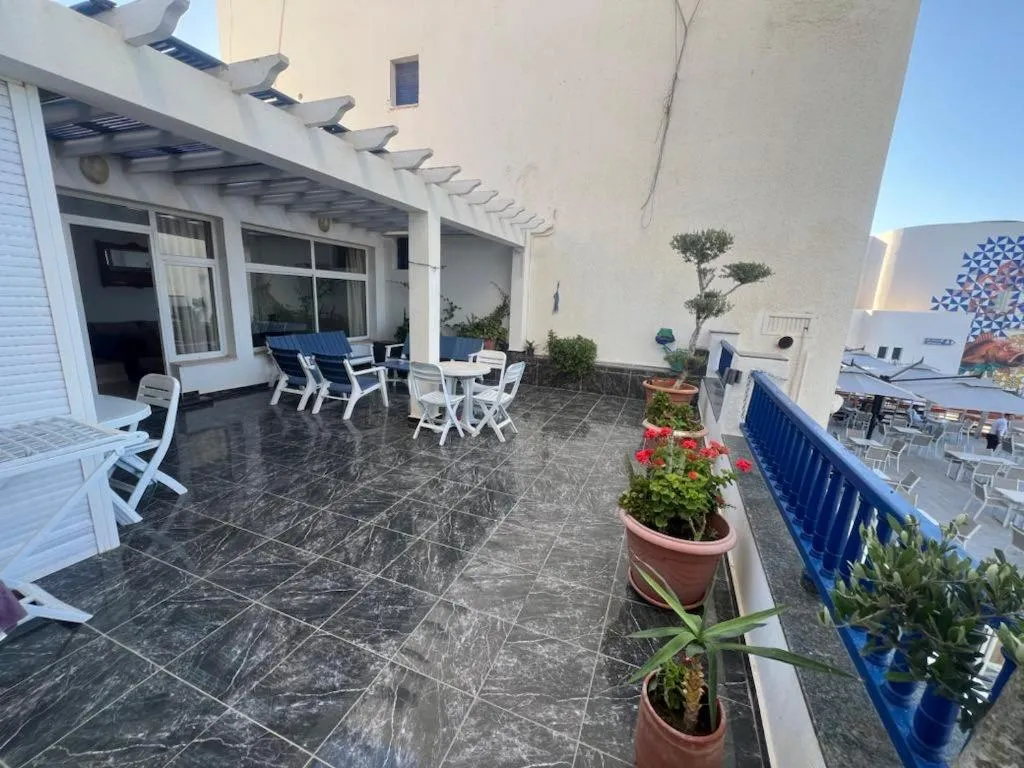 Duplex Monastir avec terrasse sur la marina，位于莫纳斯提尔的酒店