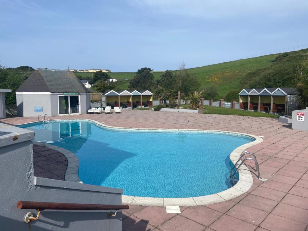 Newquay Bay 3-Bed Caravan, Sleeps 6 photo 3