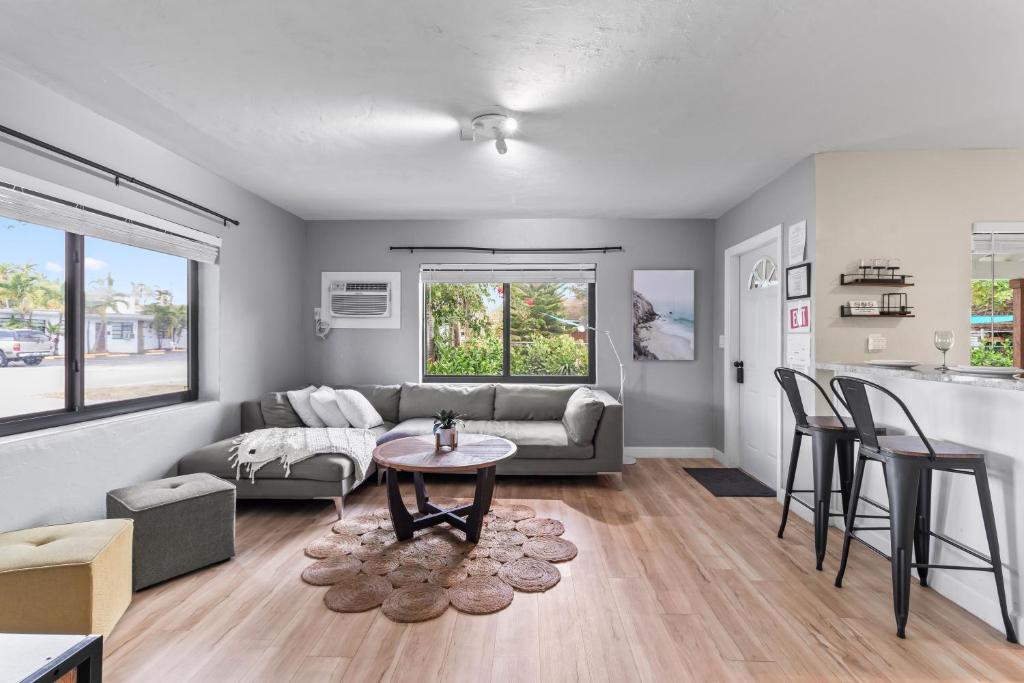 Comfort Meets Calm Ideal for a Restful Escape, Hallandale Beach