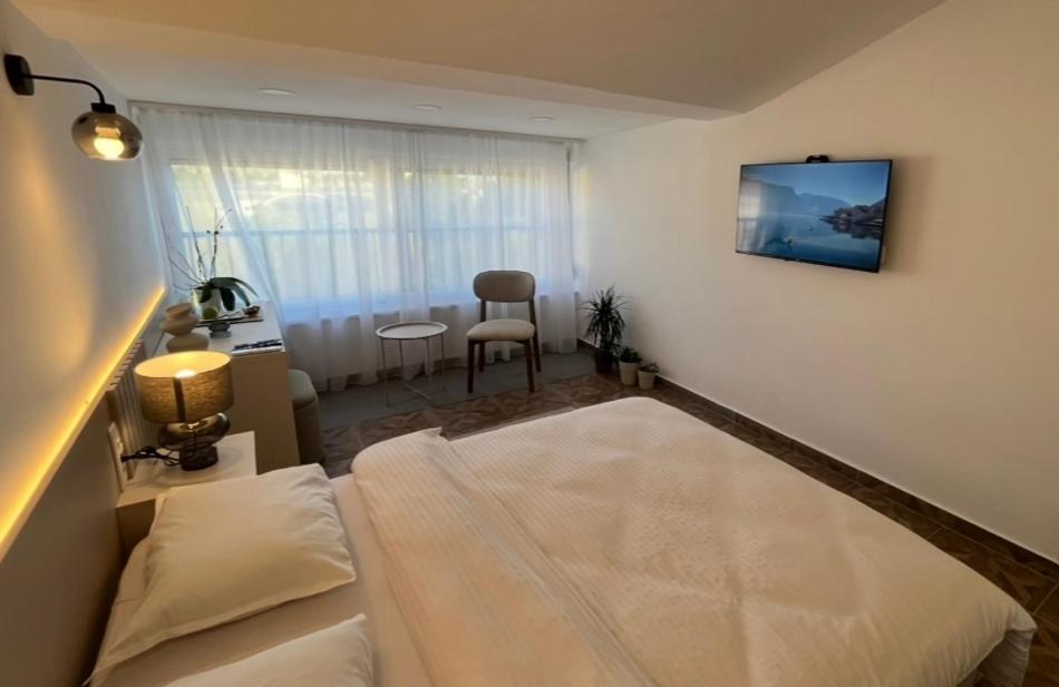 Gymnasium Rooftop Suite - 3