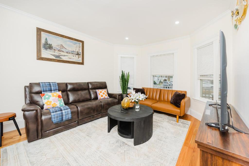 76 Carruth - 4BR Cozy and Lovely Apt, Boston