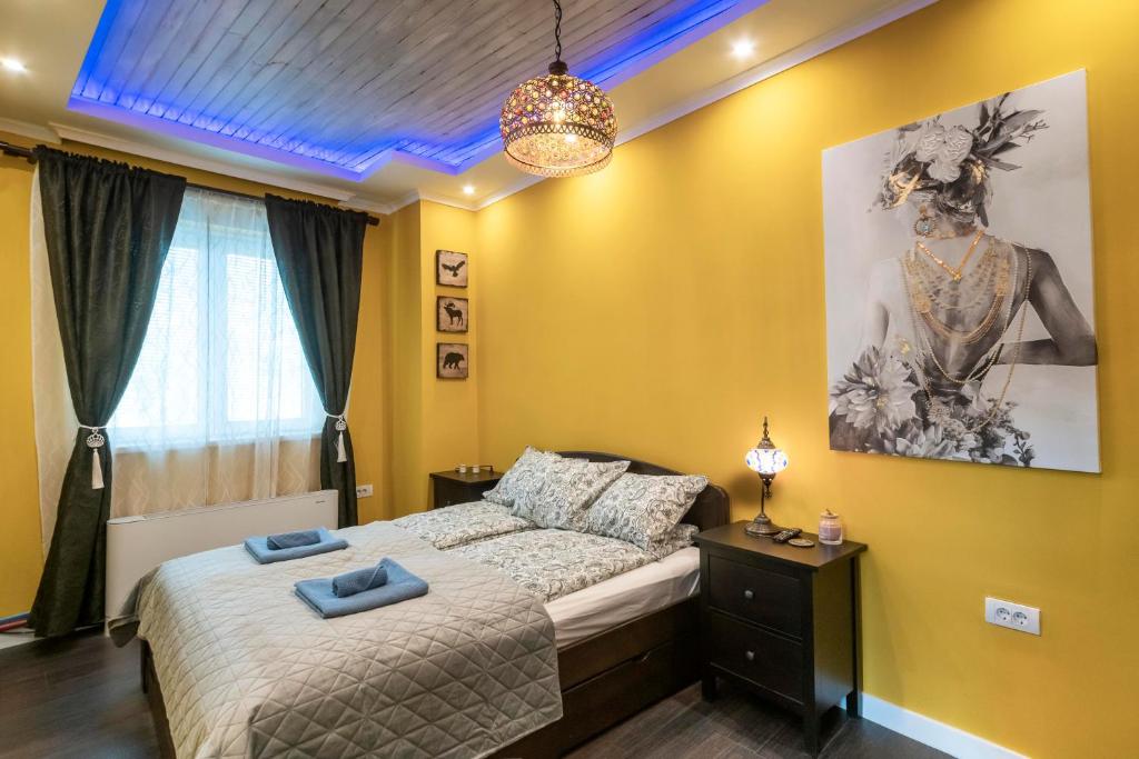 The Belfort Townhomes - Lux Salon - 5