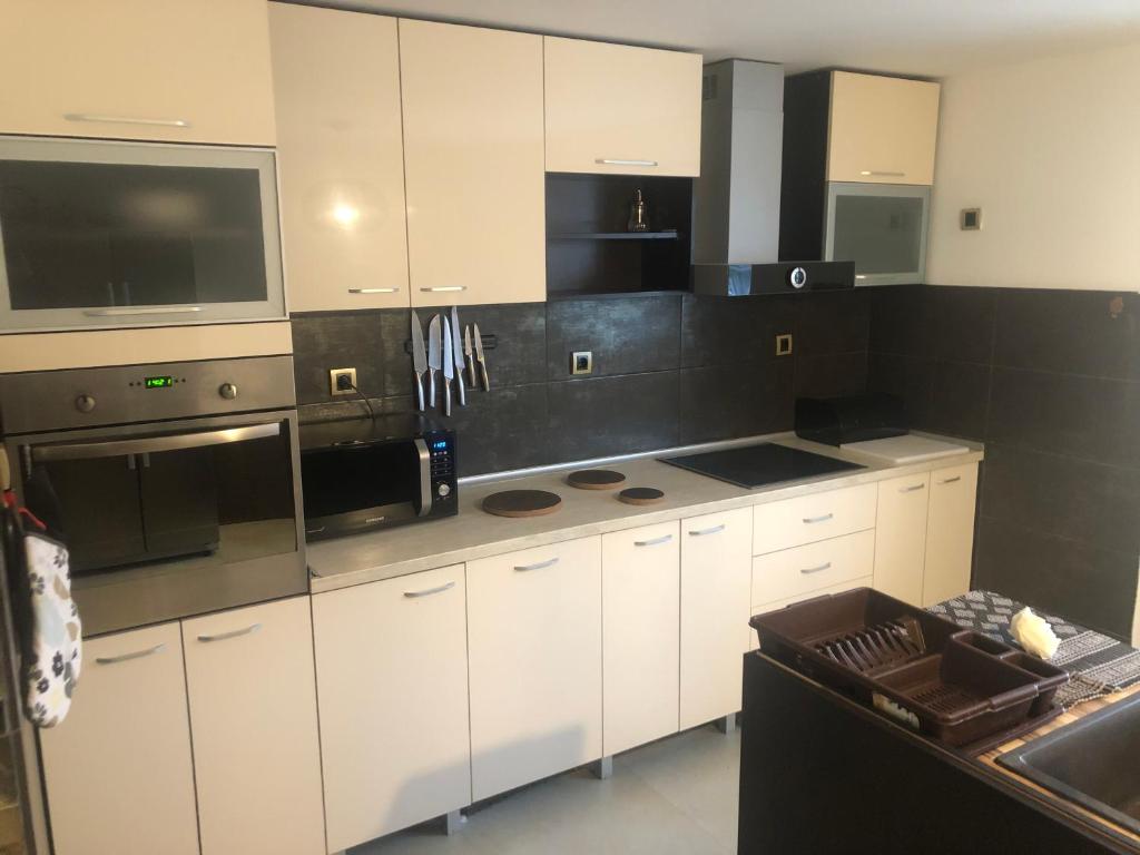 Cozy 150m2 Apartment , 2 Parking places - 3