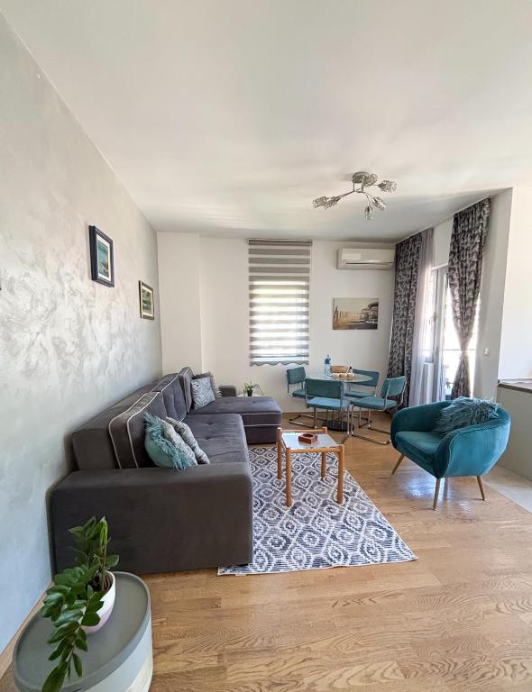 Charming Stay in Budva Center with Parking - 1