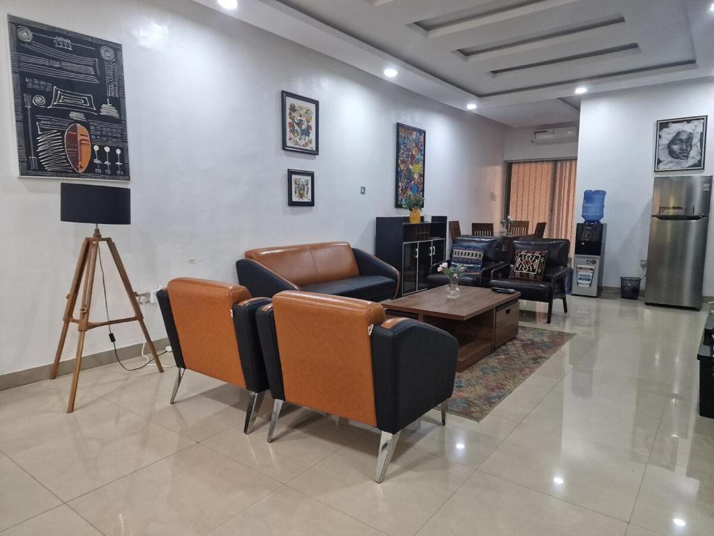 The Gallery, Abudža