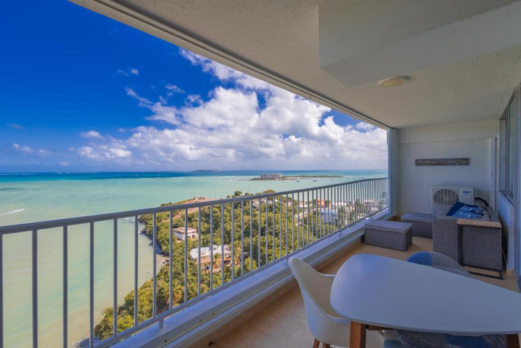 Lovely 2-2 Condo with the best view of Puerto Rico, Fajardo