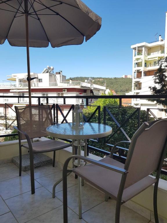 The Siblings, Kavala