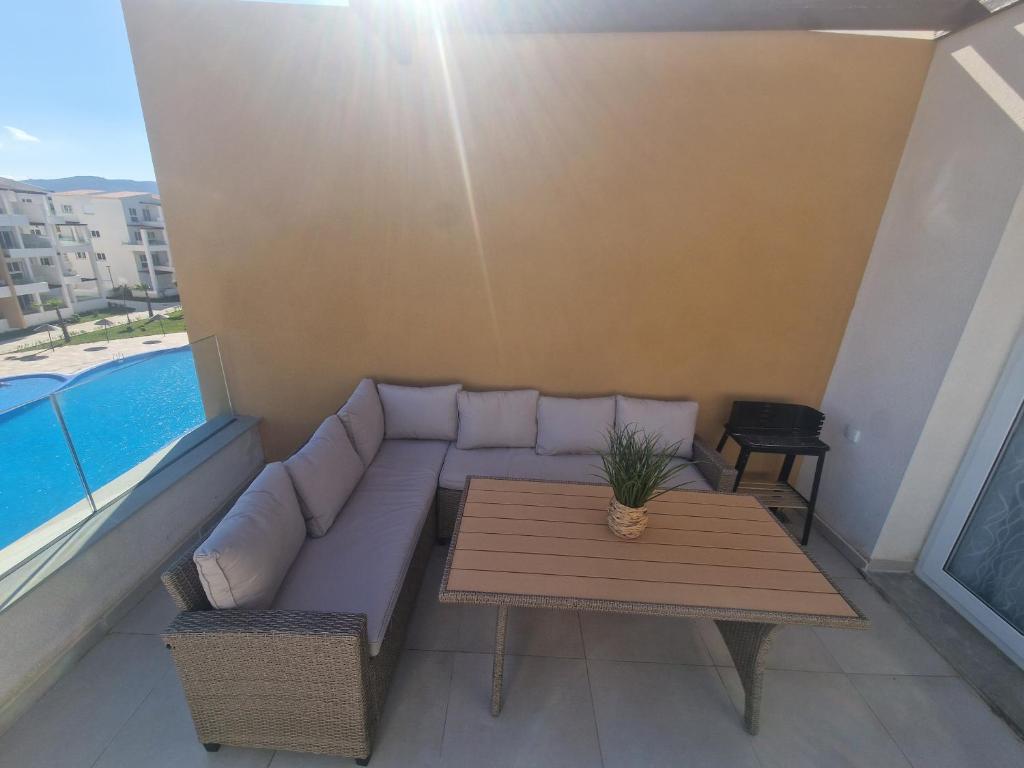 Appartement agréable et lumineux vue sur piscine WIFI, Cabo Negro