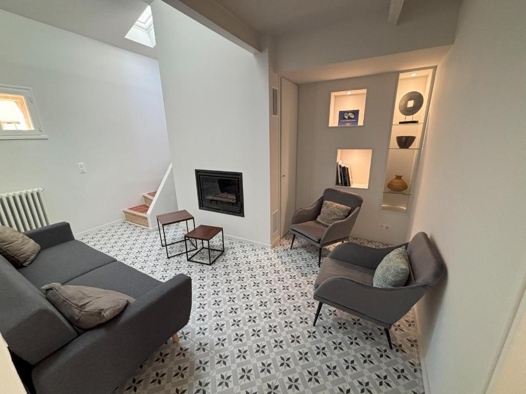 ARLES: Duplex Chic Centre - Clim & Vue Imprenable - FR-1-765-29 - 2