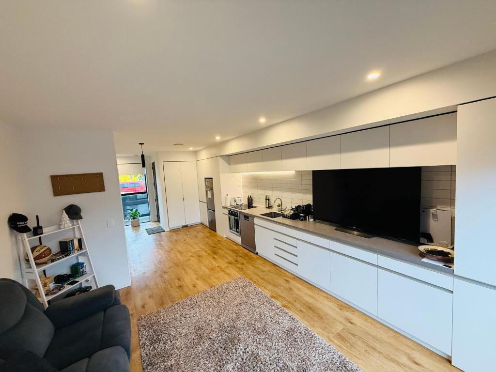 Private Room in Modern Apartment, Christchurch