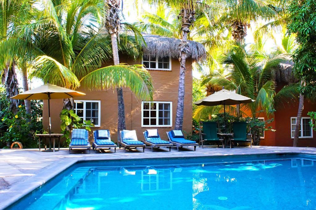 The Bungalows Hotel photo