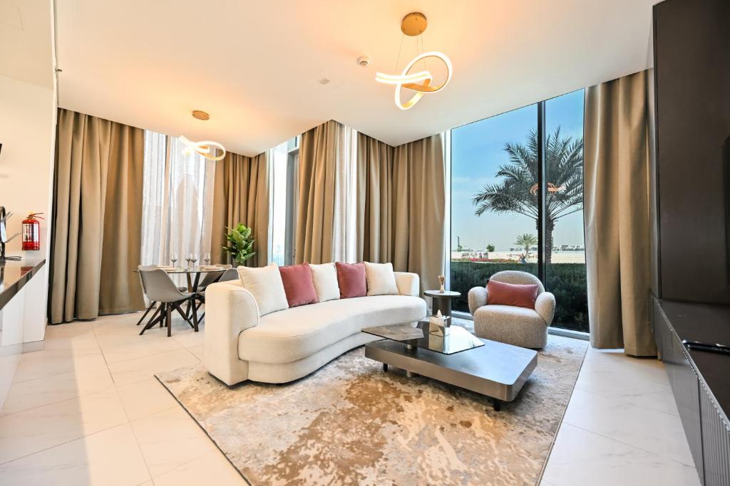 Relax in Style 2BR Huge Terrace Lagoon Access, Dubaï