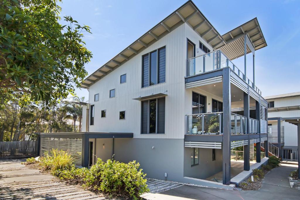 Warragi 5 by Discover Stradbroke - pool, Point Lookout