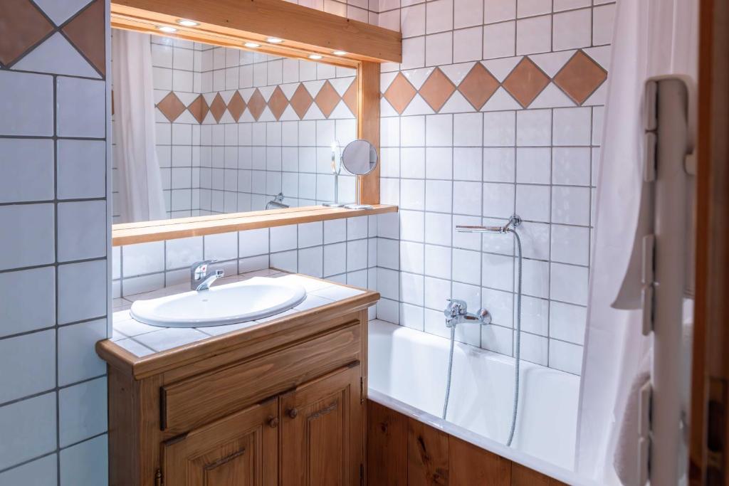 Warm 2-bedroom apartment near the Tourist Office - 2